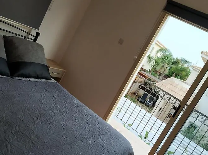 Kapparisvilla Vila *